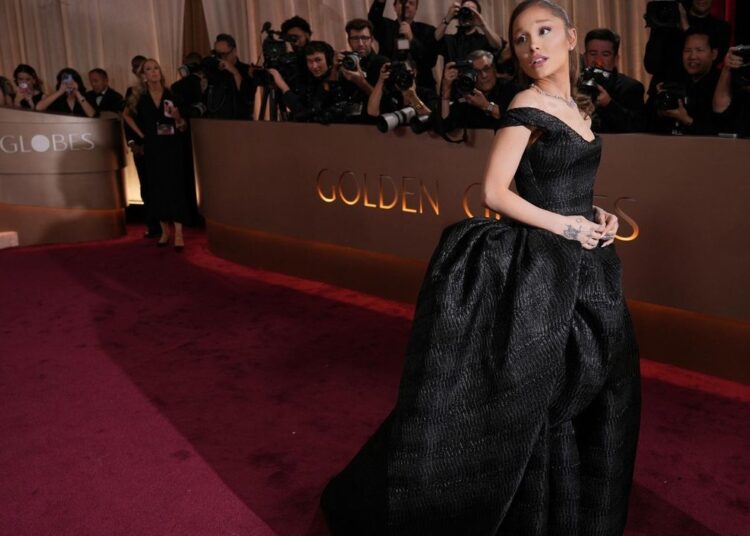 Celebridades abraçam o glamour negro e antigo de Hollywood no tapete vermelho do Globo de Ouro