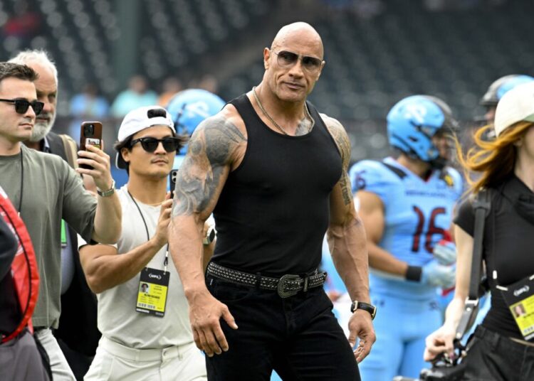 Celebridades que você não conhecia jogavam futebol americano universitário – a grande liderança