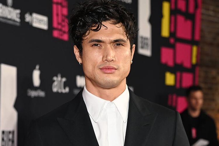 Charles Melton vai ser pai e está esperando o primeiro filho com a diretora Camille Summer-Valli | Camille Summers-Valli, Charles Melton, celebridades grávidas | Notícias e fofocas sobre celebridades | Entretenimento, fotos e vídeos