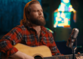 Charles Wesley Godwin provoca nova música “Christian Name” antes da turnê de 2026 com o mesmo nome
