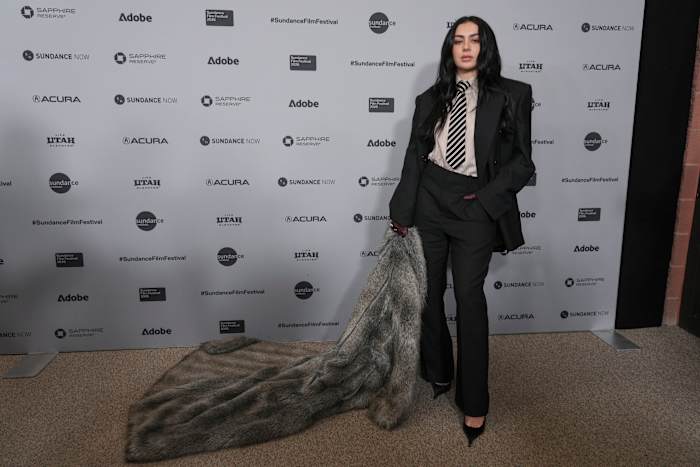 Charli xcx tem seu momento de estrela de cinema e se despede de Brat