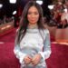 Chloé Zhao pede às mulheres que parem de carregar sozinhas os fardos da vida