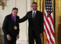 Compositor Philip Glass retira estreia do Kennedy Center