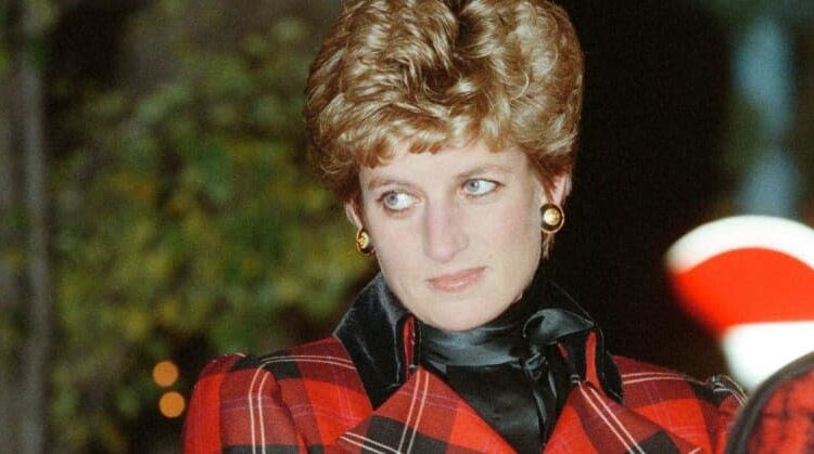 Compre como a princesa Diana no próximo Natal - como os enchimentos para meias favoritos da Tragic Royal ainda estão à venda décadas após sua morte