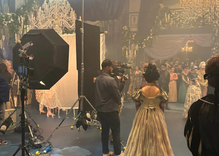 Conheça os bastidores do baile de máscaras de Bridgerton