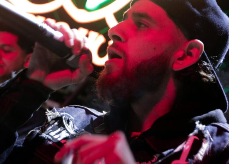 Crítica de 'Clika': Jay Dee estrela um filme sem ritmo sobre sua própria história