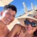 Danny Ramirez compartilha um raro vislumbre do PDA sobre o romance de Jessica Alba