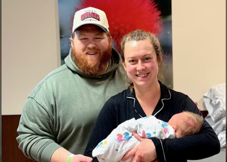 Diaconisa dá as boas-vindas ao primeiro bebê do Ano Novo