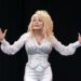 Dolly Parton pula comemorações de 80 anos após problemas de saúde