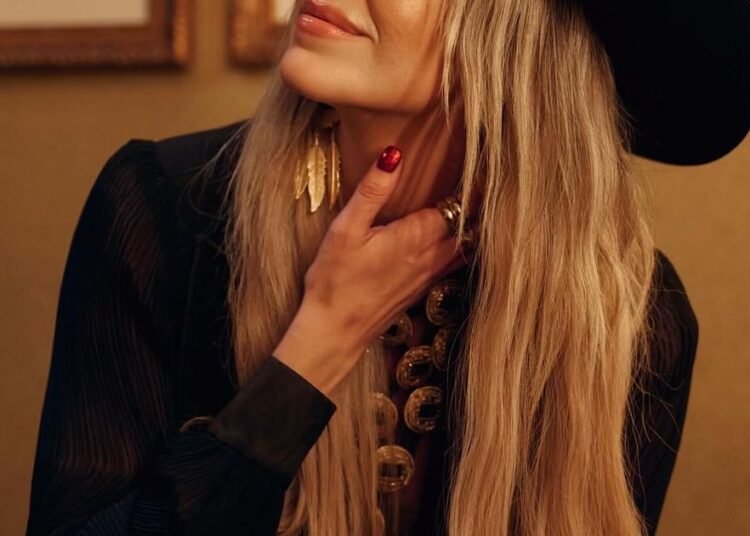 ESCUTE: Lainey Wilson provoca nova música elétrica, 'Can't Sit Still'