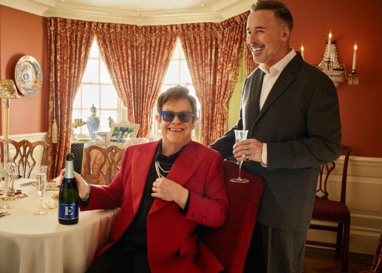 Elton John sobre sobriedade, festas e músicas novas que ele gosta