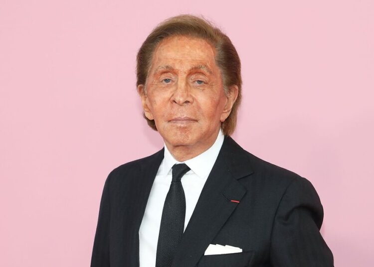 Estilista italiano Valentino morre aos 93 anos | Notícias de celebridades | Showbiz e TV