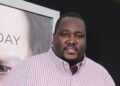 Estrela de 'Blind Side' está em suporte de vida, mas está melhorando, dizem relatórios