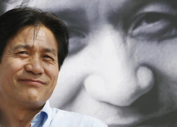 Estrela de cinema sul-coreana Ahn Sung-ki morre aos 74 anos