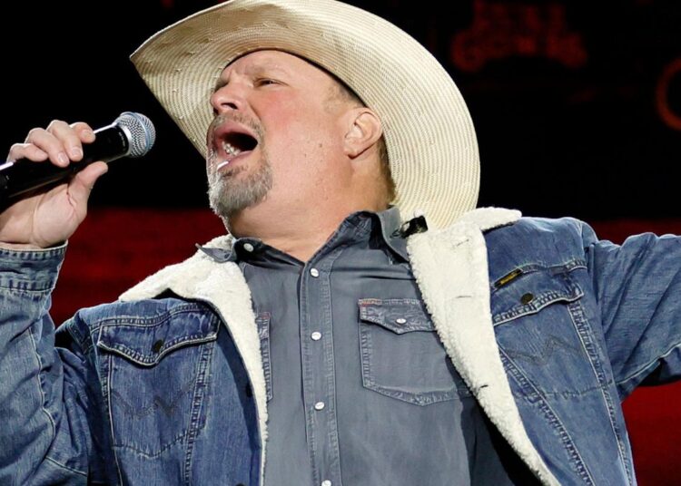Garth Brooks sugere que está planejando uma turnê em 2026