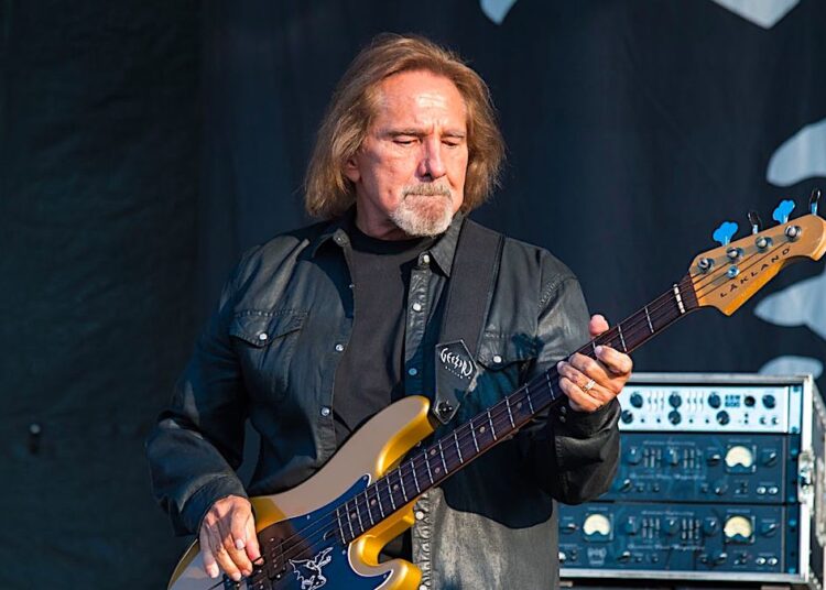 Geezer Butler do Black Sabbath usa AI Singer para apresentar músicas solo aos vocalistas