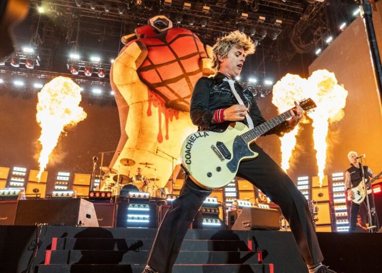 Green Day abrirá o 60º Super Bowl com cerimônia de aniversário celebrando gerações de MVPs