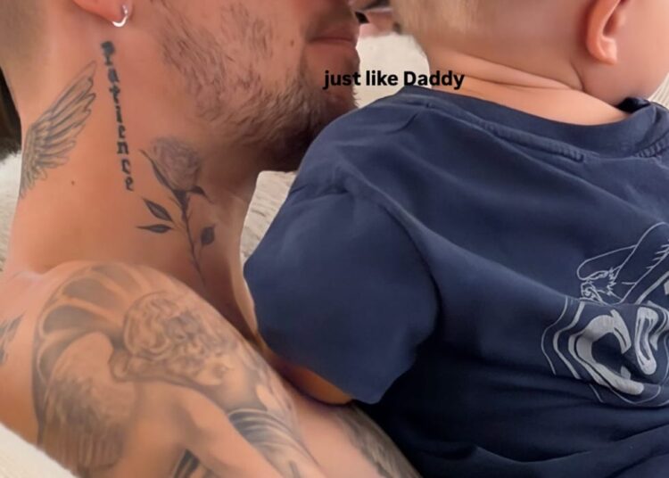 Hailey Bieber compartilha uma linda nova foto de Justin segurando Jack