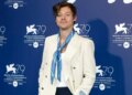 Harry Styles gera rumores de turnê mundial enquanto os fãs descobrem novas pistas online