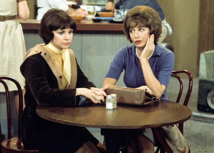 Henry Winkler aborda rumores de que as estrelas de 'Laverne e Shirley' eram um 'pesadelo'