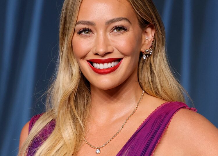 Hilary Duff Canção NSFW “Roommates”, videoclipe