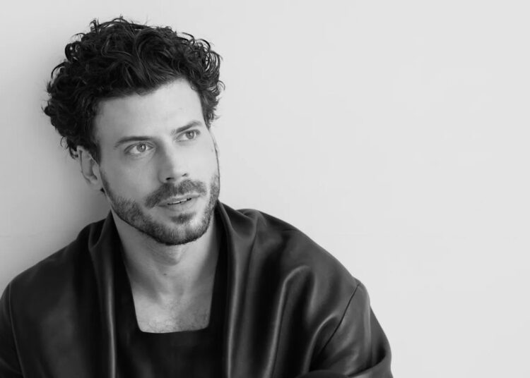 Impression Entertainment assina François Arnaud, do Heated Rivalry