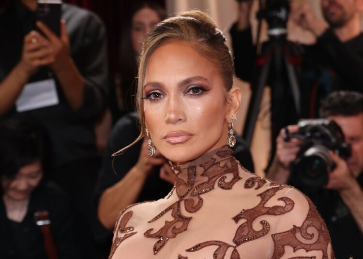 Jennifer Lopez comprou seu próprio vestido do Globo de Ouro 2026 – NBC New York