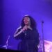 Jill Scott adiciona luz aos dias frios de inverno com novas músicas
