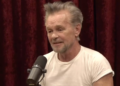 John Mellencamp falou sobre o câncer de sua filha e como o relacionamento deles mudou (Joe Rogan Experience/YouTube)