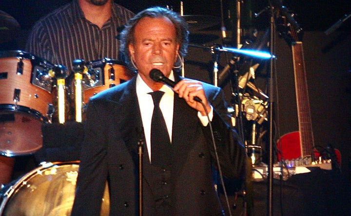 Julio Iglesias acusado de agressão sexual por 2 ex-funcionários