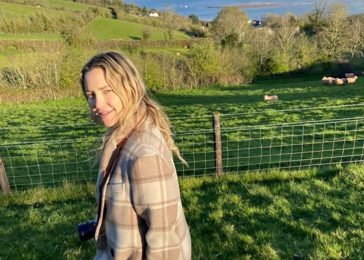Kate Hudson anuncia grandes novidades longe dos Estados Unidos: 'Casa de verdade'