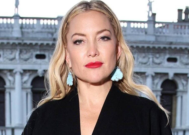 Kate Hudson responde que ela e suas co-estrelas são chamadas de 'monstros'