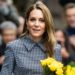 Kate Middleton reage à quebra da cadeira do fã real