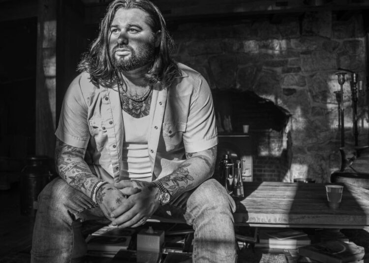 Koe Wetzel lançará nova música, ‘Time Goes On’, em 6 de fevereiro