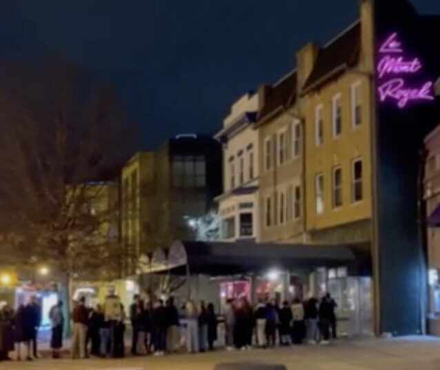Le Mont Royal fechando em Adams Morgan após seu aniversário de três anos, 4 de janeiro
