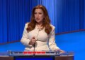 Lisa Ann Walter solta maldição durante 'Jeopardy!' aparência