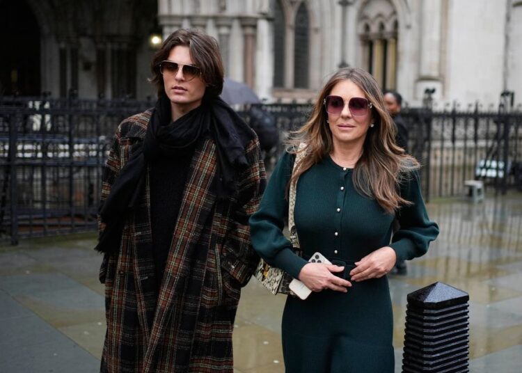 Liz Hurley afirma que os ‘olhos de cachorrinho’ de Hugh Grant a convenceram a processar o jornal