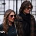 Liz Hurley diz que microfones foram colocados em janelas e telefones grampeados, ouve tribunal