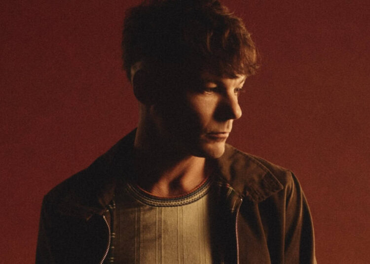 Louis Tomlinson lança nova faixa honesta “Impostor” antes de 'How Did I Get Here?' Liberar