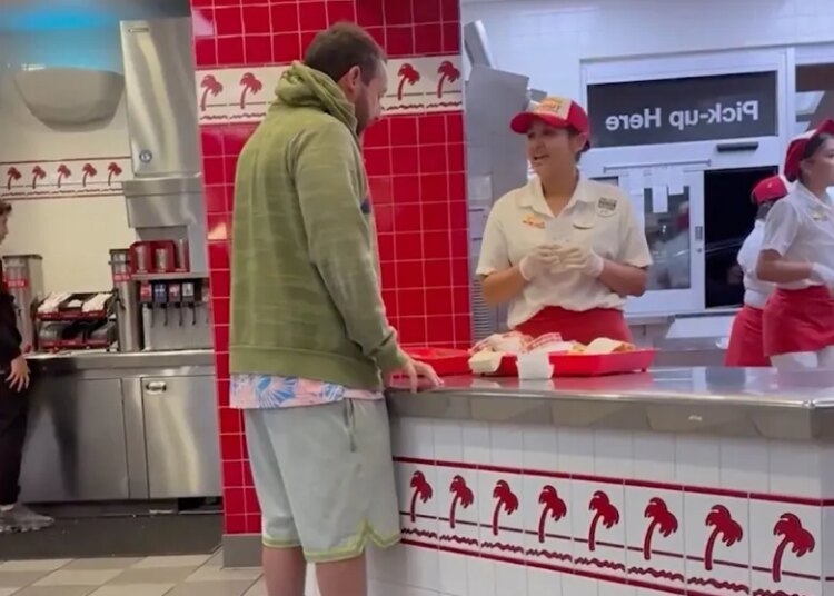 Megastar de Hollywood fica incógnita para comer um hambúrguer no In-N-Out