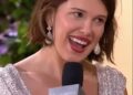 Millie Bobby Brown revela corte dramático de Bob com vestido de lantejoulas deslumbrante