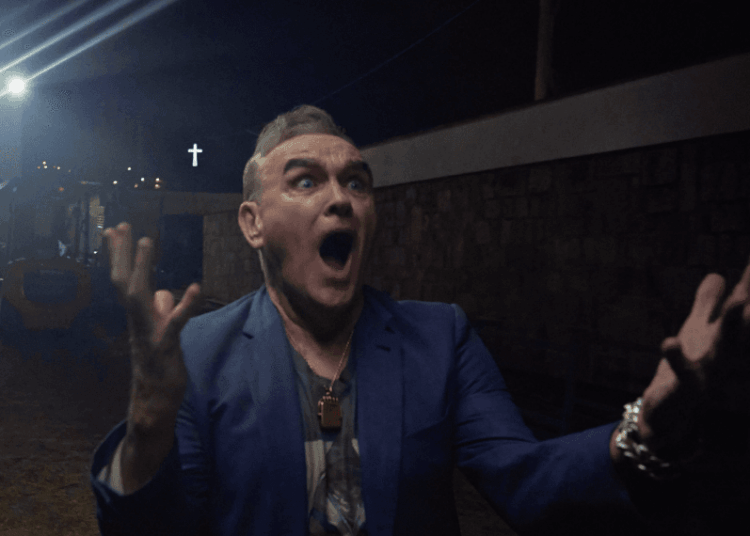 Morrissey retorna com novo álbum Make-Up Is a Lie