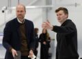 Mouat e Dodds, da equipe GB, oferecem masterclass de curling para a realeza britânica, príncipe William e princesa Kate