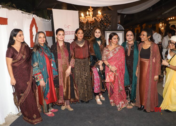 Mumbai: celebridades participam da celebração do aniversário de nascimento de Kaifi Azmi #Gallery