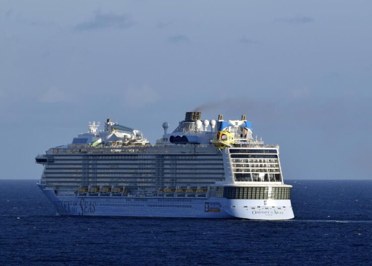 Navio de cruzeiro da Royal Caribbean é adiado por tempestade de inverno