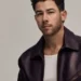Nick Jonas chega ao ano novo com single ‘Gut Punch’ emocionalmente carregado: Ouça
