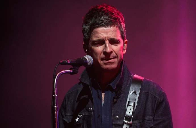 Noel Gallagher confirma retorno ao trabalho, sugerindo que novas músicas estão a caminho