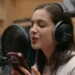 Nos bastidores enquanto Olivia Rodrigo, Pulp e Arctic Monkeys gravam álbum beneficente