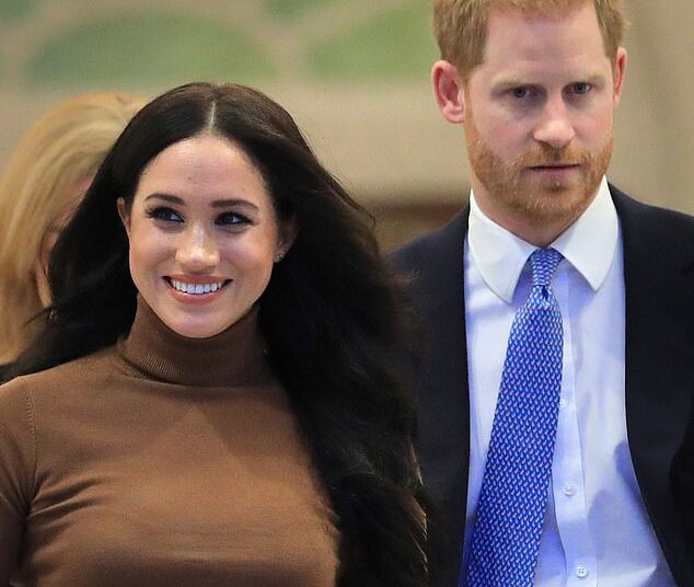 O Príncipe Harry aprendeu uma ‘dura lição’ durante a Cúpula de Sandringham – quando a Rainha rejeitou o plano ‘abominável’ para que ele e Meghan Markle fossem membros da realeza em meio período
