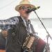 O acordeonista cajun Horace Trahan é sincero em vídeo social | Entretenimento/Vida